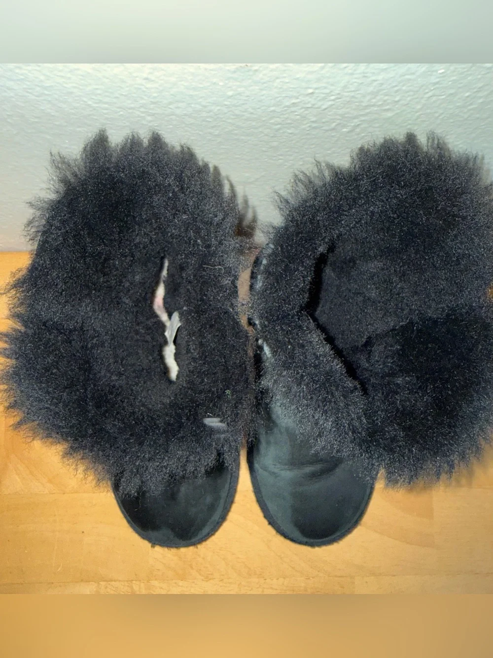 UGG Kids Bailey Button II Boots Black Sheepskin Size 12 1017400T No Insoles